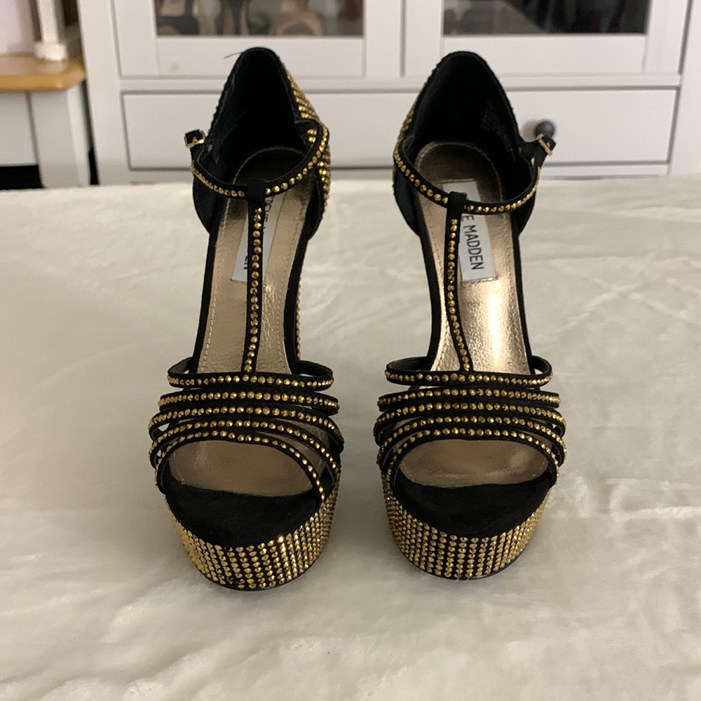 Steve Madden Size 6 T-Strap platform sandals with gold rhinestones